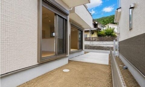 京都府亀岡市曽我部町南条向山の駐車場