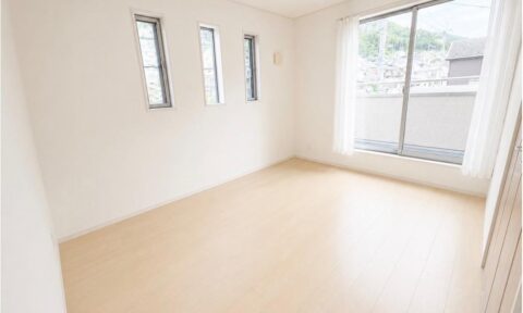 京都府亀岡市曽我部町南条向山の個室1